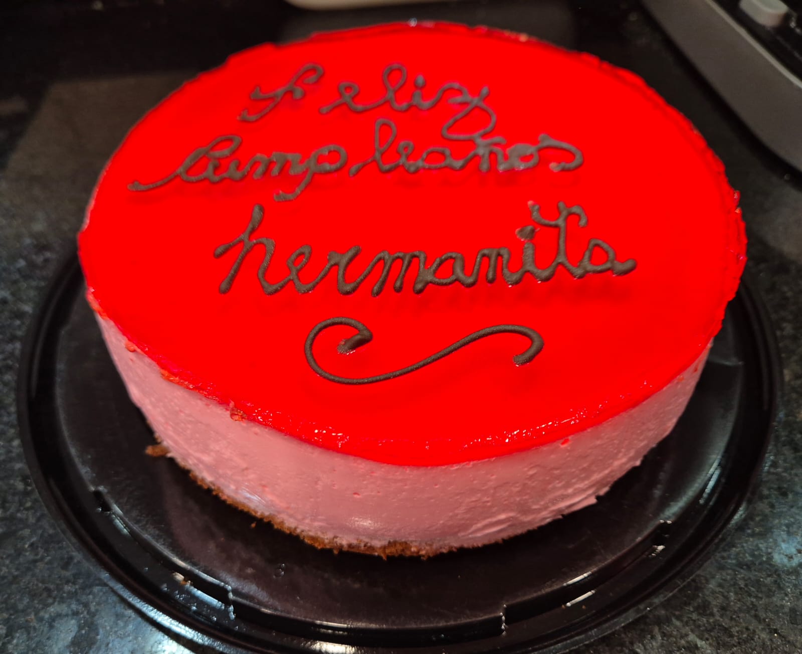 Cheesecake de frambuesa rojo brillante
