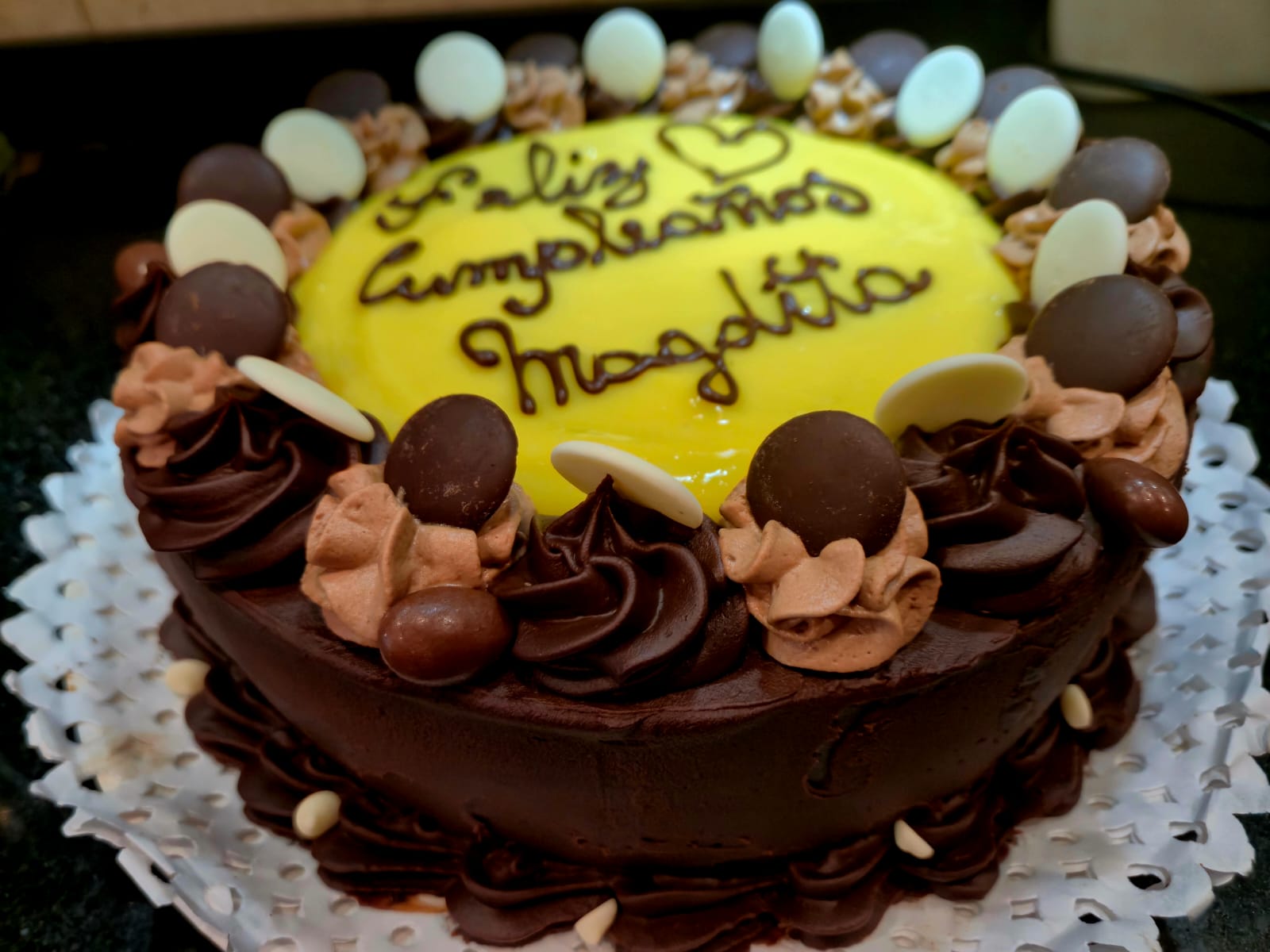 Torta de chocolate y maracuyá